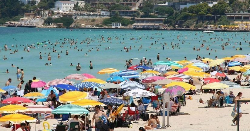 Çeşme'de hafta sonu nüfus yarım milyona ulaşıyor'