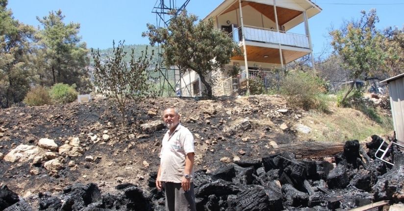 Emekli itfaiyeci, yılların tecrübesiyle evini alevlere teslim etmedi