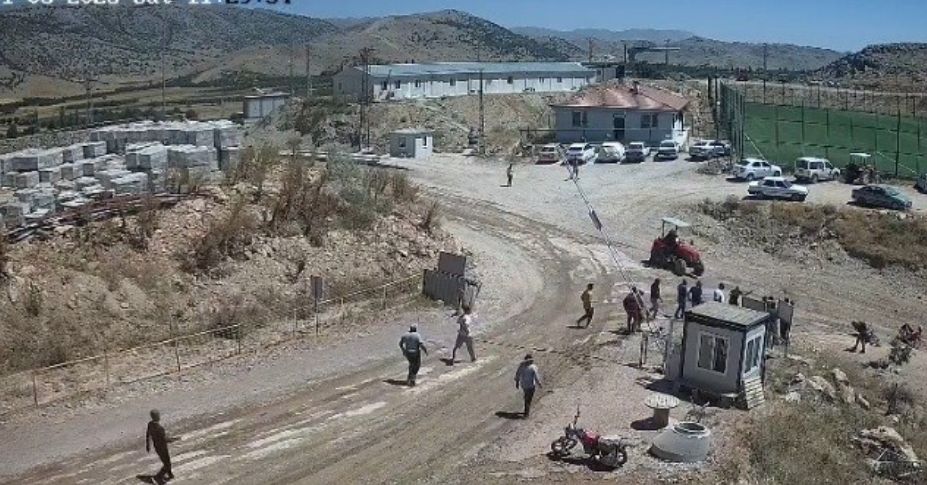 Traktörü üzerlerine sürdüğü kavganın kamera görüntüleri ortaya çıktı
