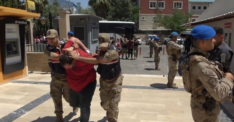 Şanlıurfa’da 12 kilo altın ile 2 milyon TL’yi gasp eden zanlılar tutuklandı