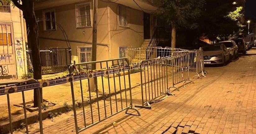 Güngören’de 5 katlı binanın balkonu çöktü: Binanın çevresi bariyerle kapatıldı