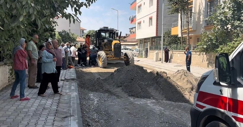 İş makinesinin altında kalan işçi öldü