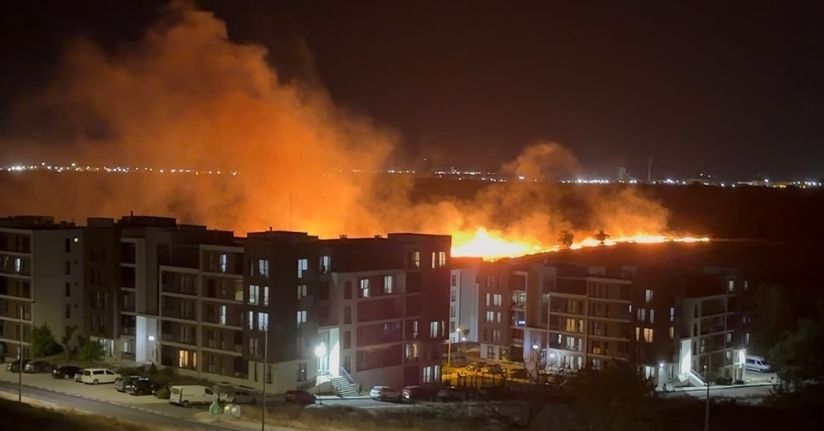 Tekirdağ’da korkutan yangın: Alevler geceyi aydınlattı