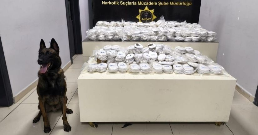  Piyasa değeri 13 milyon 960 bin lira olan 3 kilo 490 gram kokain ele geçirildi