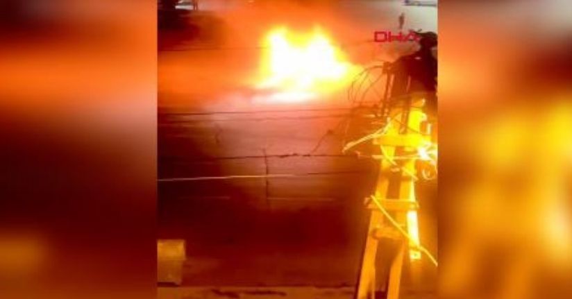 Akaryakıt istasyonundan çıkan otomobil alev aldı, baba ve iki oğlu yaralandı