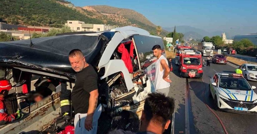 Yolcu otobüsü tıra arkadan çarptı: 2 ölü, 3’ü ağır 18 yaralı