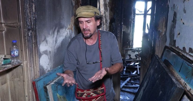 Beyoğlu’nda maçta atılan havai fişek eve düştü, sergiye hazırlanan ressamın 20 yıllık tabloları yandı