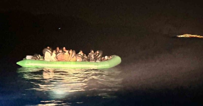 İzmir açıklarında 29 düzensiz göçmen yakalandı
