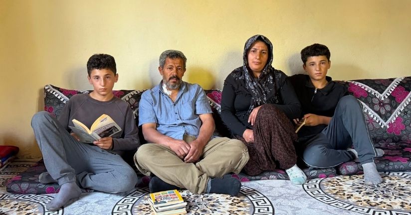 İkizler, yapımı tamamlanamayan evde yerde ders çalışıp fen lisesini kazandı