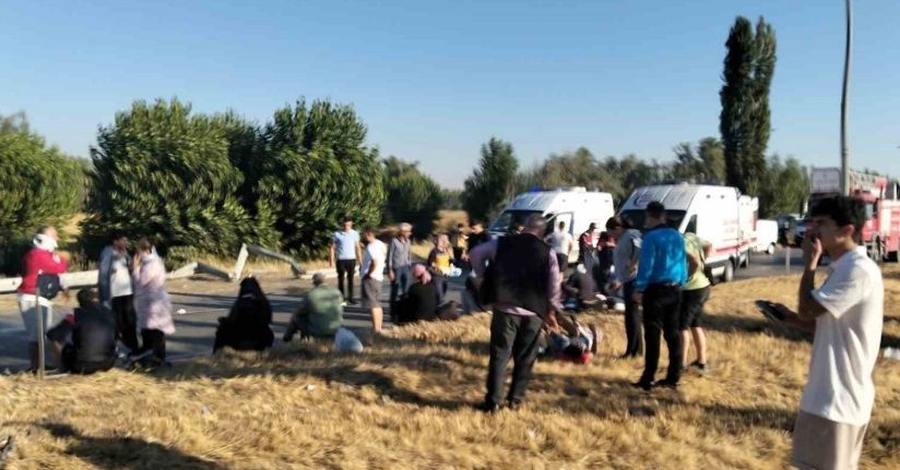 Afyon’da kontrolden çıkan yolcu otobüsü devrildi: Yaralılar var