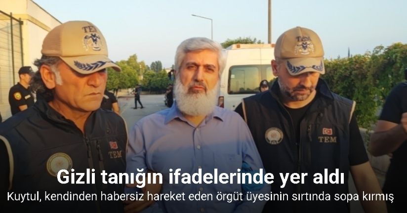 Alparslan Kuytul, kendinden habersiz hareket eden örgüt üyesinin sırtında sopa kırmış