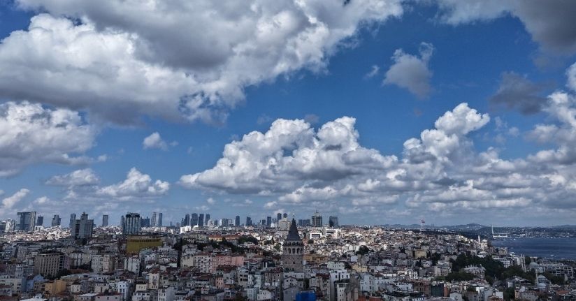 İstanbul’da gün boyu süren bulutların geçişi görüntülendi