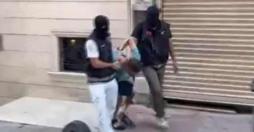 İngiltere’den kırmızı bültenle aranan uyuşturucu kaçakçısı İstanbul’da yakalandıİngiltere’den kırmızı bültenle aranan uyuşturucu kaçakçısı İstanbul’da yakalandı