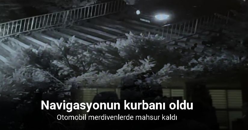Navigasyon yanlış yönlendirince otomobil yol yerine merdivenlerden indi