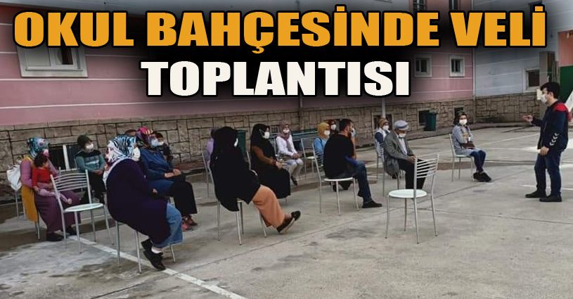 Veli toplantısı okul bahçesinde yapıldı