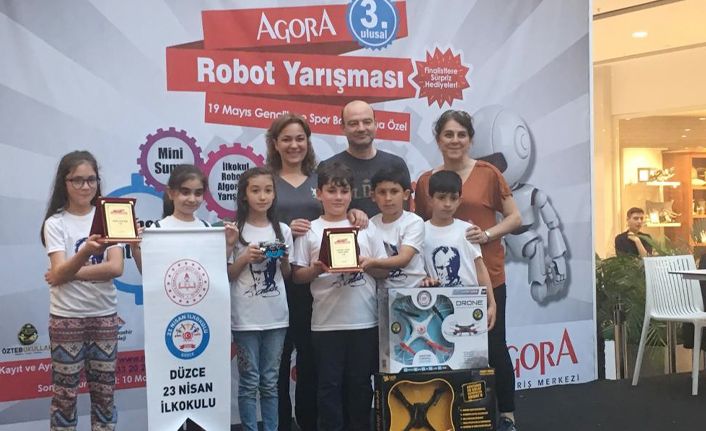  Robot yarışmasında 3. oldular