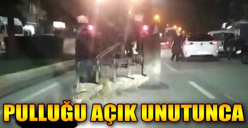 Traktör bu kez tarlayı değil yolu sürdü