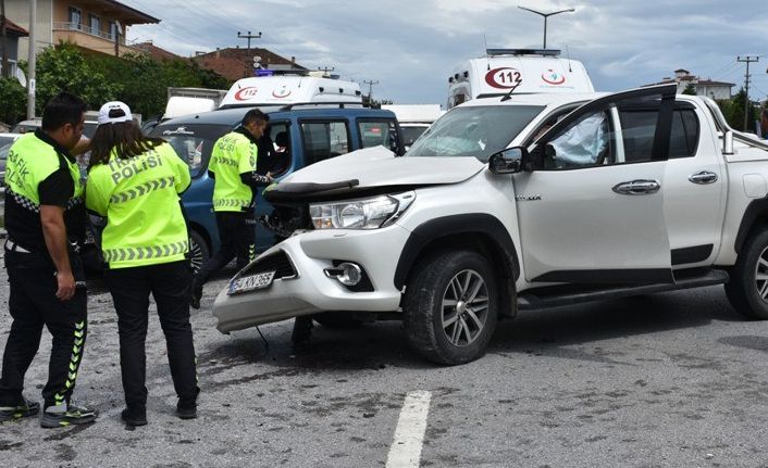 Hendek'te zincirleme kaza: 6 yaralı