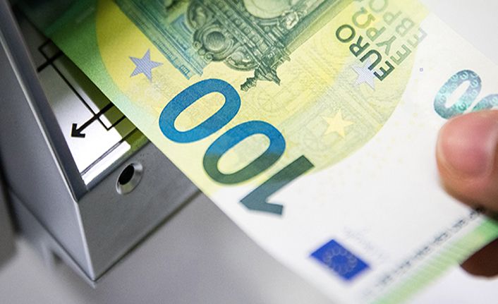 Yeni 100 ve 200 Euro'lar dolaşıma girdi