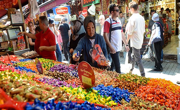 Tezgahlarda hurmaların yerini bayram şekerleri aldı