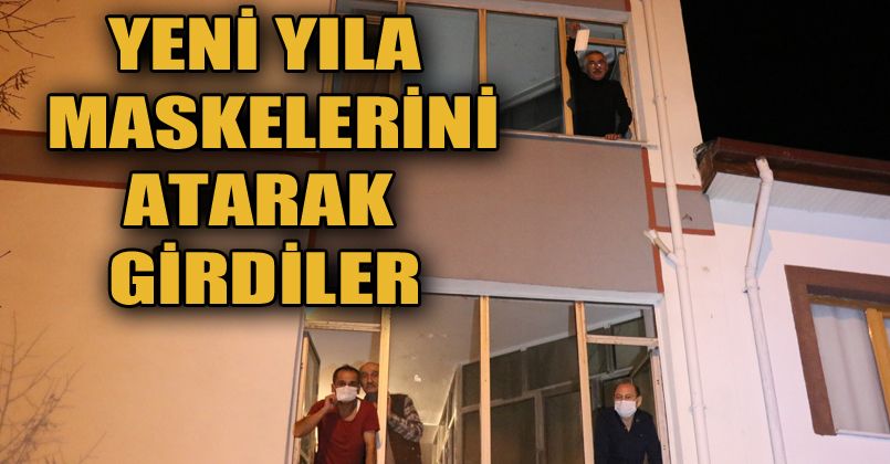 Yeni yıla maskelerini pencerelerden atarak girdiler