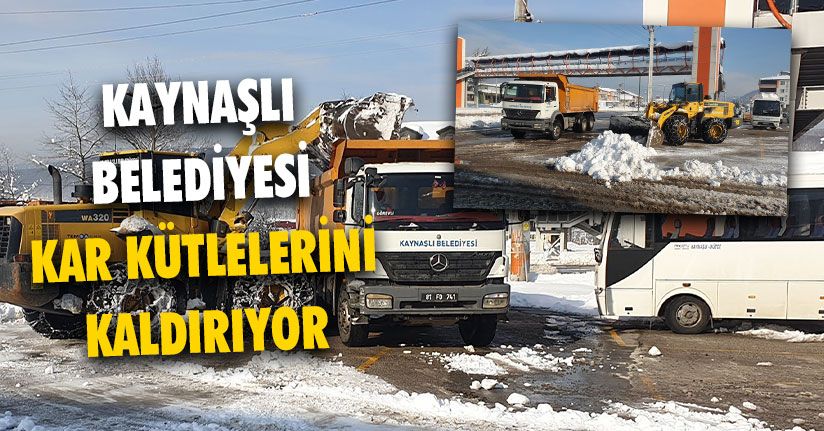 Kaynaşlı Belediyesi Kar Kütlelerini Kaldırıyor