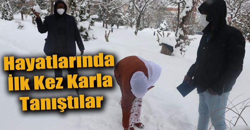 Somali’den tedavi için Bolu’ya gelen ailenin kar sevinci