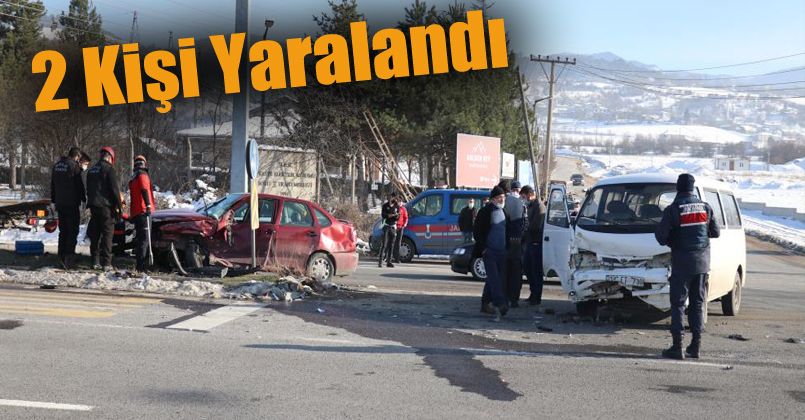 Minibüs ile otomobil kavşakta çarpıştı: 2 yaralı