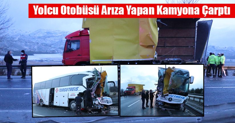 Yolcu otobüsü arıza yapan kamyona çarptı: 3 yaralı