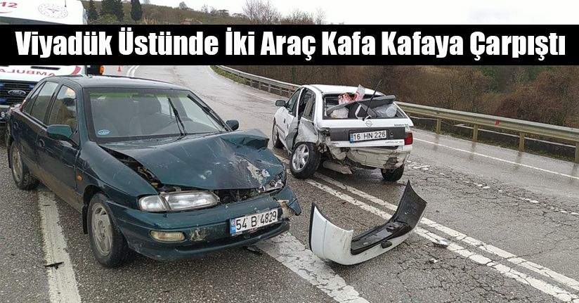 Viyadük Üstünde İki Araç Kafa Kafaya Çarpıştı