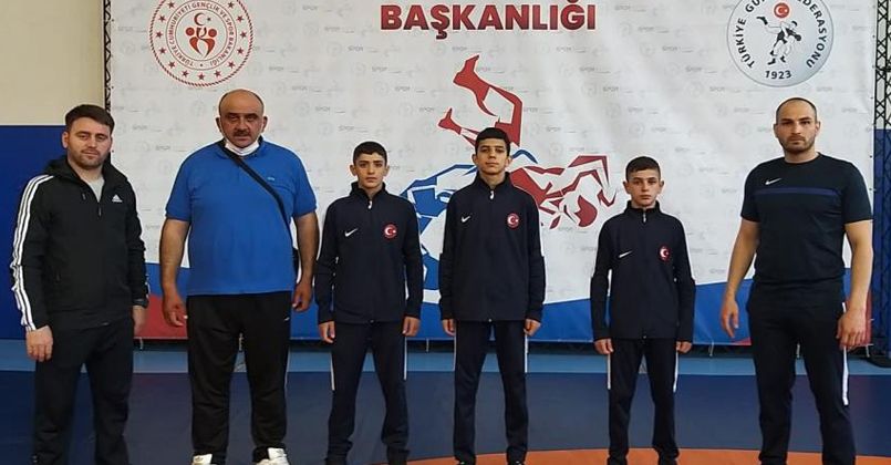 Düzceli 3 sporcu güreş milli takımına seçildi