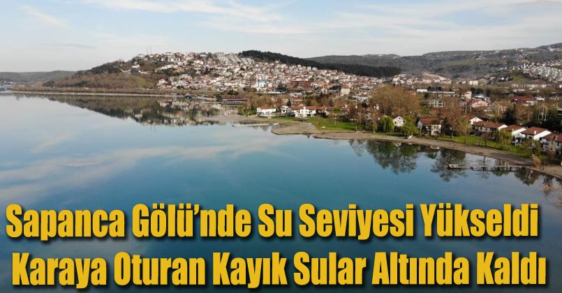 Sapanca Gölü’nde su seviyesi yükseldi, karaya oturan kayık sular altında kaldı