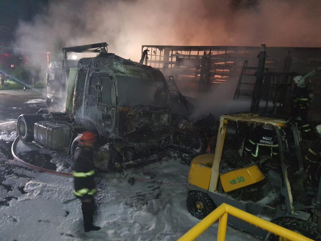 Kelebek Mobilyada Yangın Düzce,Asayiş Haberleri Düzce Tv Kelebek Mobilyada Yangın Düzce,Asayiş Haberleri Düzce Tv