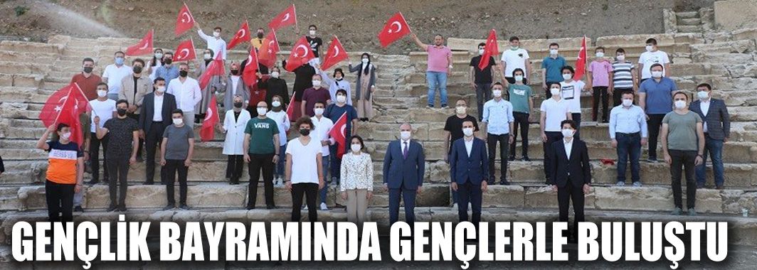 Özlü Gençlik Bayramında Gençlerle Buluştu