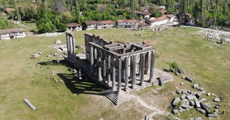 Aizanoi Antik Kenti ziyaretçilerini ağırlıyor