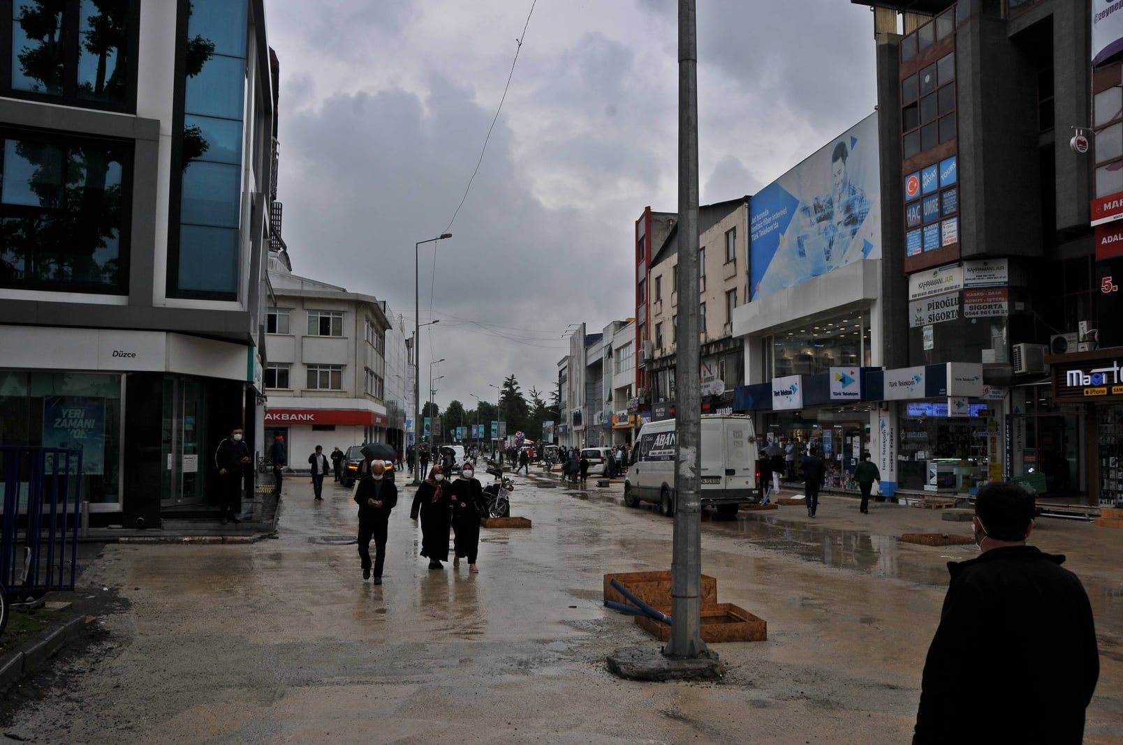 İstanbul Caddesi Otoparka Döndü Düzce,Gündem Haberleri Düzce Tv