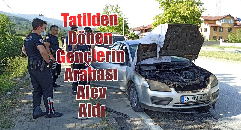 Tatilden Dönen Gençlerin Arabası Alev Aldı