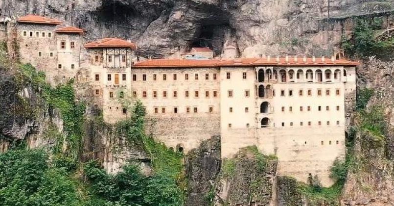 Sümela Manastırı'nı 3 haftada yaklaşık 30 bin kişi ziyaret etti