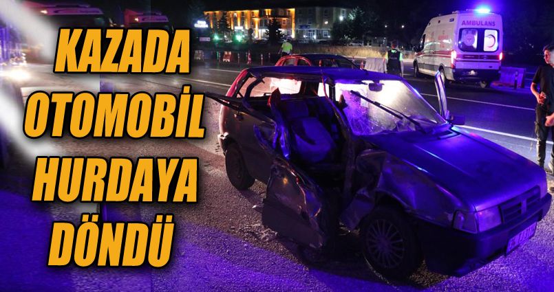Tomruk yüklü kamyona çarpan otomobil hurdaya döndü: 1 yaralı