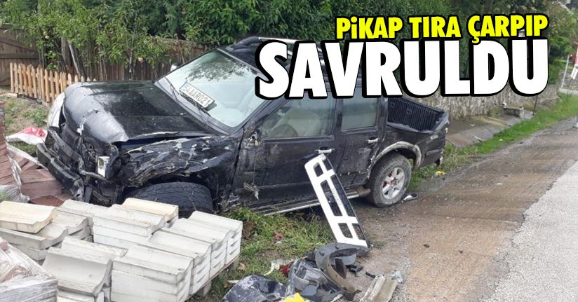 Kamyonet tıra arkadan çarptı: 1 yaralı
