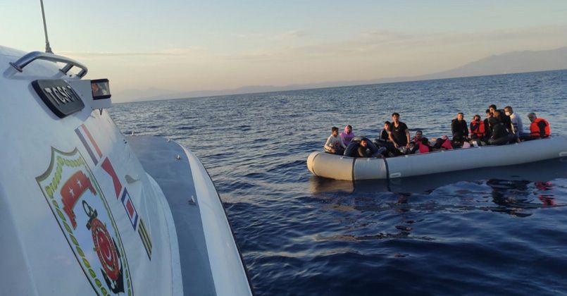 Yunanistan'ın geri ittiği 49 düzensiz göçmen kurtarıldı