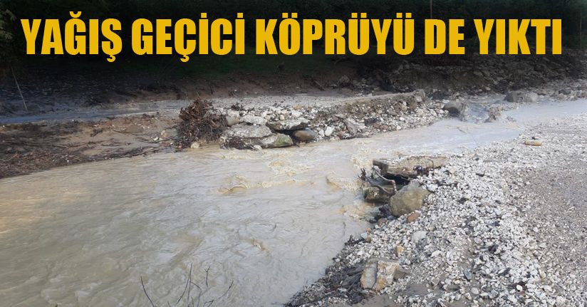 Çay Köprüsü Geçişini de Sel Aldı