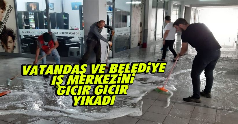 Vatandaş Ve Belediye İş Merkezini Gıcır Gıcır Yıkadı