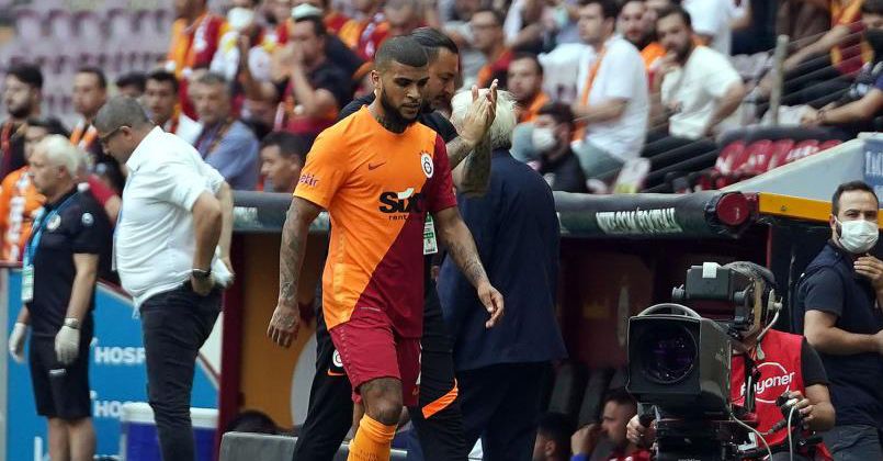 Taraftarlardan Yedlin ve Babel'e protesto