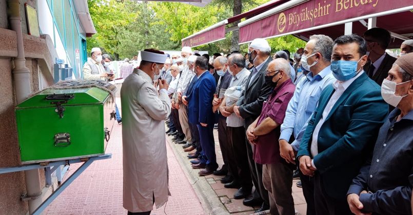 Aşı yaptırmayan vaiz, anne ve babasının ardından hayatını kaybetti