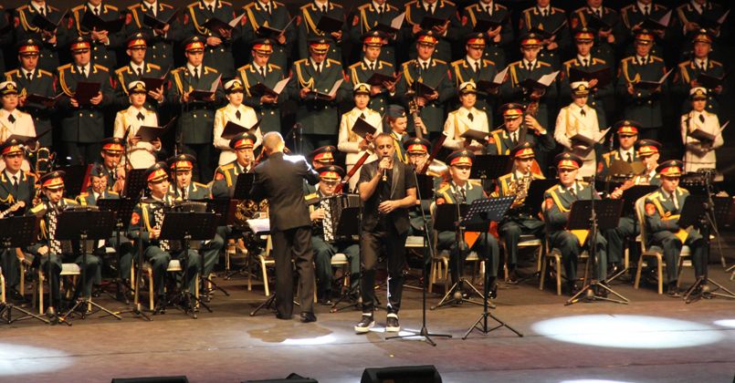 Rus Kızılordu Korosu ve Haluk Levent Konya'da sahne aldı