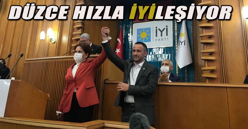 Rozetleri Meral Akşener Taktı