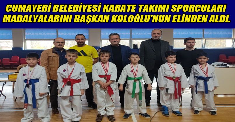 Cumayeri Belediyesi Karate takımı sporcuları madalyalarını Başkan Koloğlu'nun elinden aldı