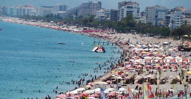 2021 yılını 9 milyonu aşkın turistle tamamlayan Antalya'ya en çok turist Rusya'dan geldi