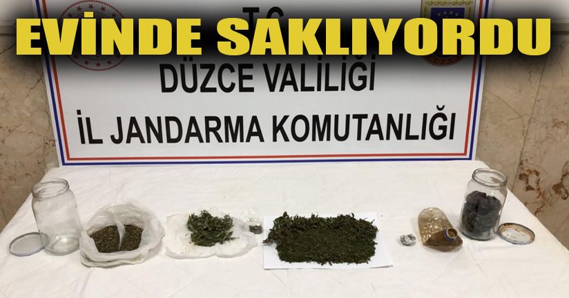 Köpeklerle yapılan aramada 100 gram esrar ele geçirildi